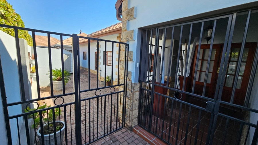 3 Bedroom Property for Sale in Meerhof North West